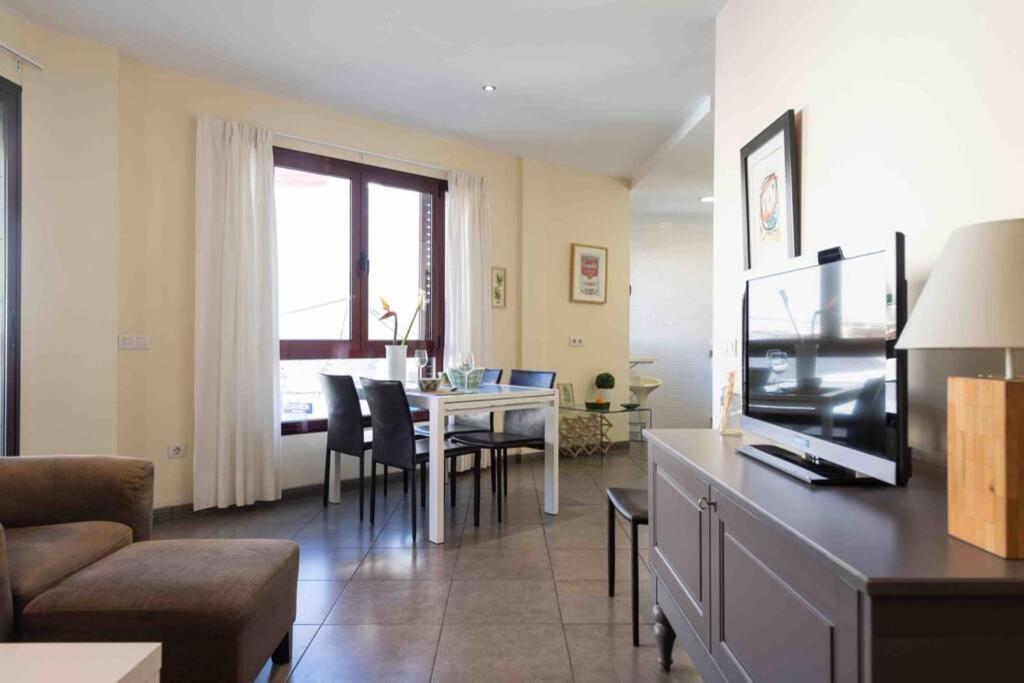 Arguineguín, en el casco marinero con sol todo el año Apartamento Exterior foto