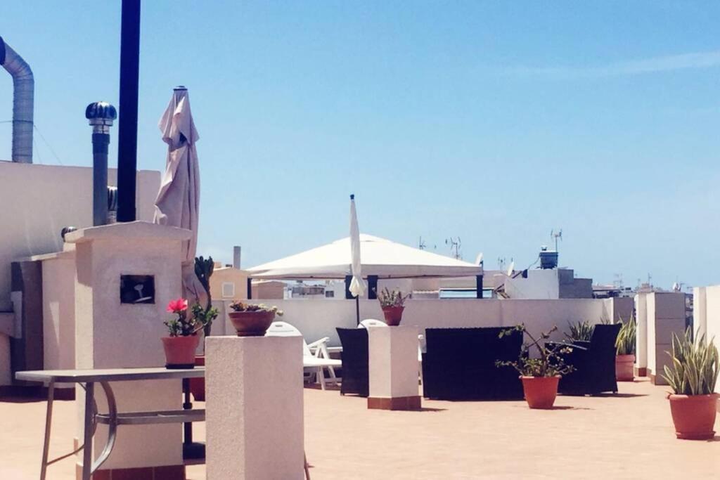 Arguineguín, en el casco marinero con sol todo el año Apartamento Exterior foto