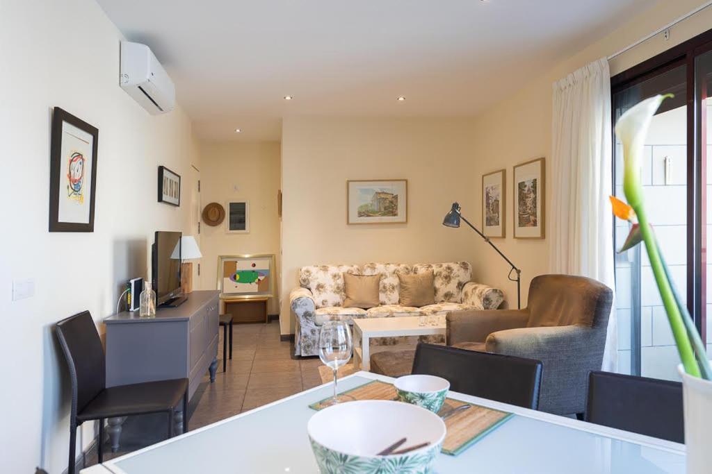 Arguineguín, en el casco marinero con sol todo el año Apartamento Exterior foto
